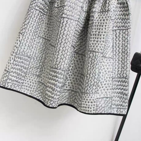 異柄 volume skirt