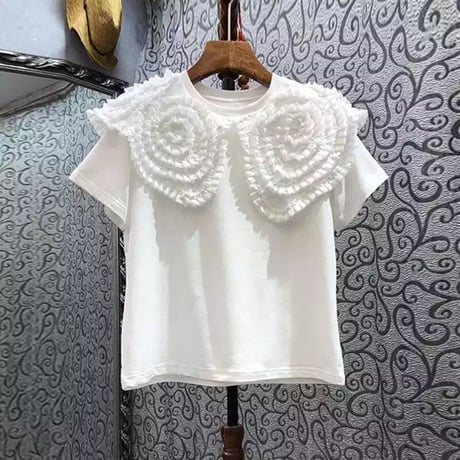 large collar t-shirt