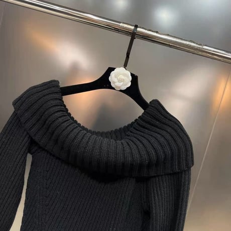 offshoulder peplum knit
