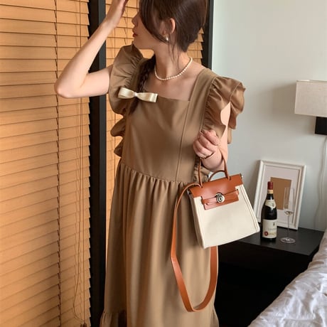 Shoulder frill onepiece