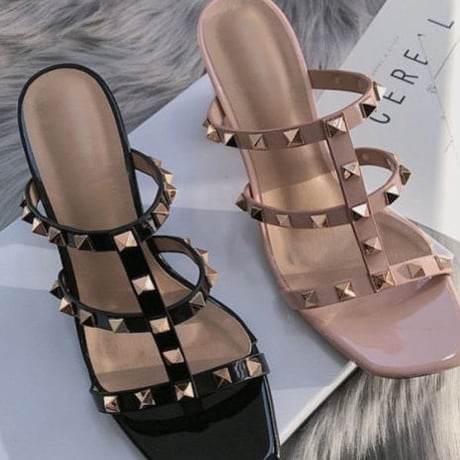 studs sandal