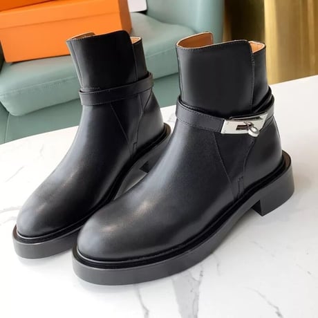 バックルデザイン 本革 ショートブーツ