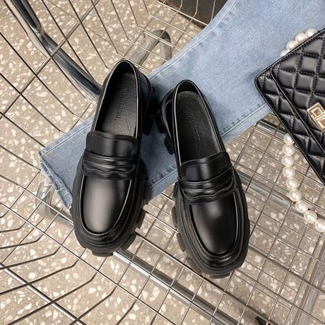 厚底 loafer