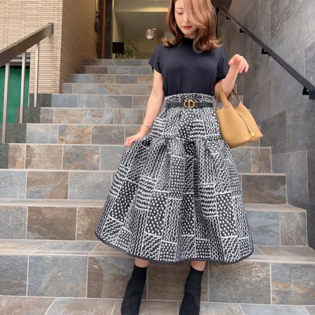 異柄 volume skirt
