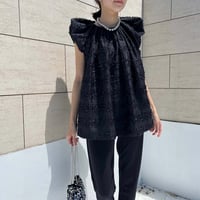 sleeveless tops