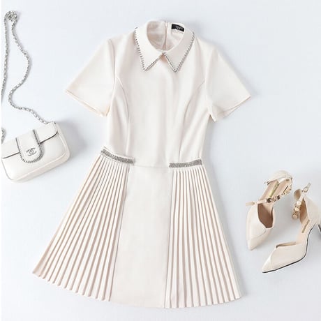 bijou collar side pleats onepiece