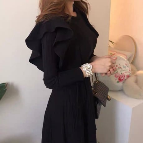 shoulder frill  knit onepiece
