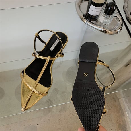 Pointed to sandals