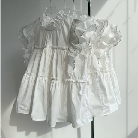 scallop sleeveless blouse
