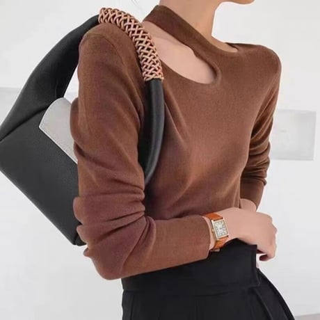 decollete design  knit