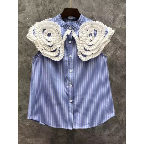 large collar sleeveless blouse