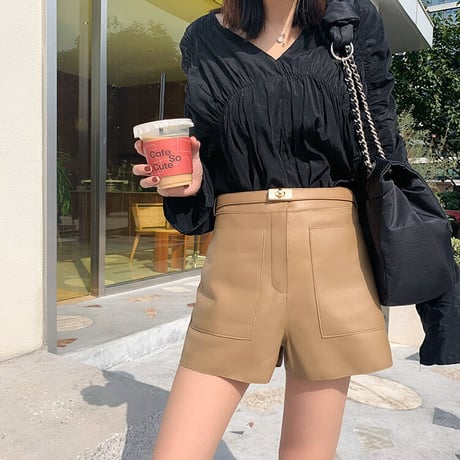 シープスキン バックルデザイン ショートパンツ