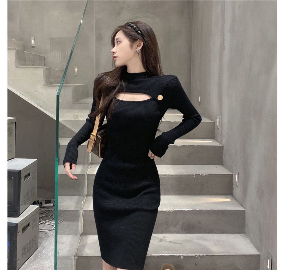 秋トリーバーチ　新品未使用♡ニットワンピース キラキラ令嬢ビジューワンピース 胸元あきニットワンピース | BrillantSelect Store