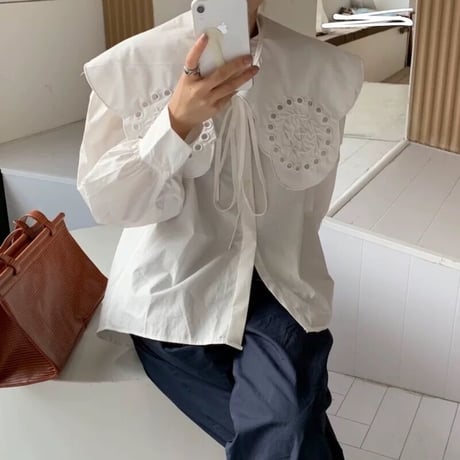 big  collar  blouse
