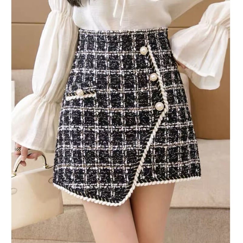 Asymmetrical tweed store skirt