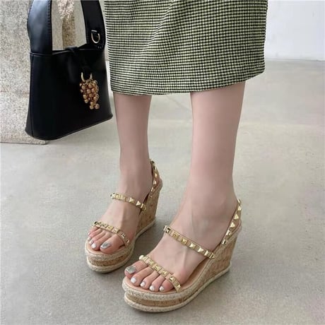 wedge studs sandal