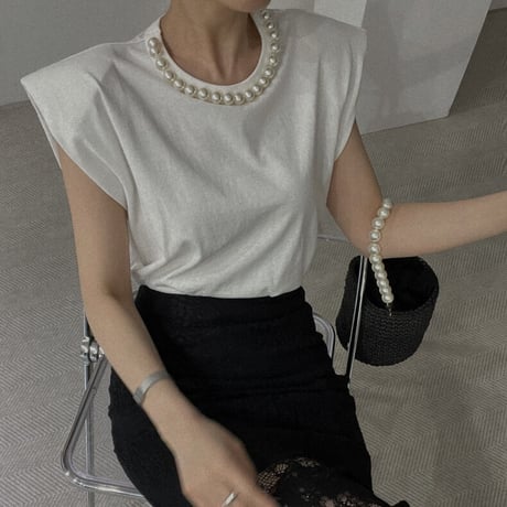 neck pearl t-shirt