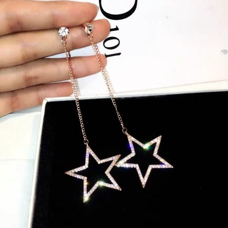 スター揺れるピアス