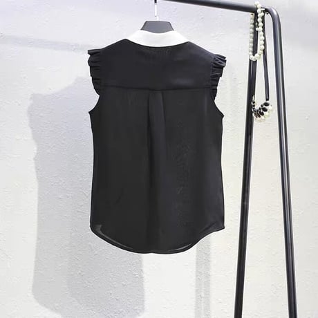 bi-color sleeveless blouse
