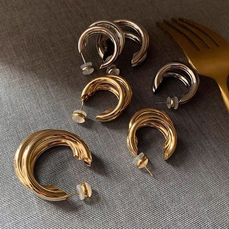 3連ピアス