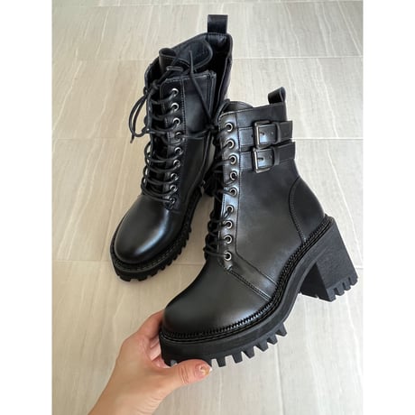 lace up boots