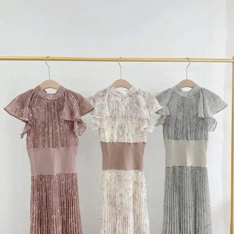 sleeveless pleats onepiece