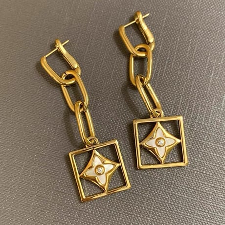 ゴールドチェーン ピアス