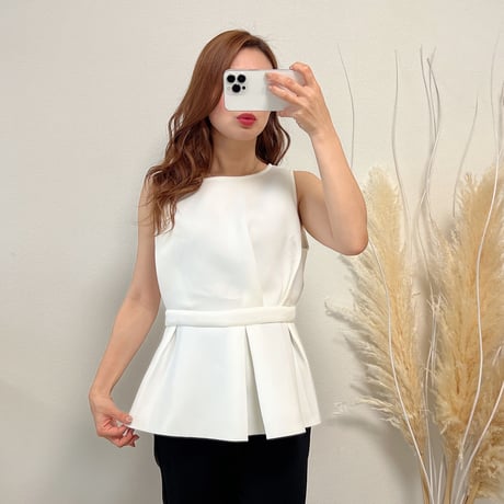 sleeveless tops