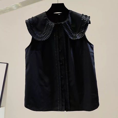 big collar sleeveless blouse