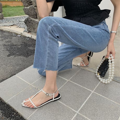Pointed to sandals