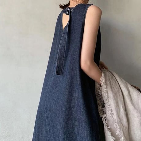 v-neck sleeveless long onepiece
