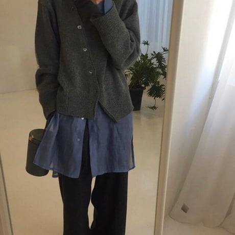 ボタン付きニット