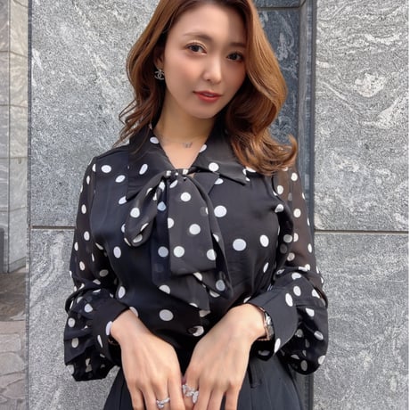 dot blouse