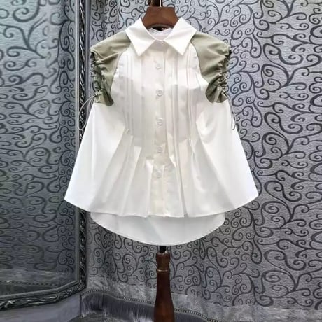 bi-color sleeveless blouse