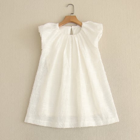 sleeveless tops