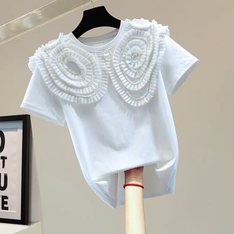 large collar t-shirt