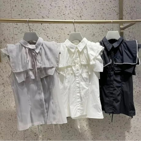 big collar sleeveless blouse