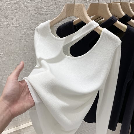 decollete design  knit