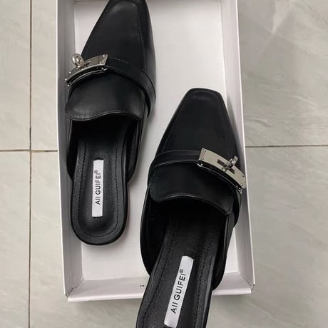 buckle square mule