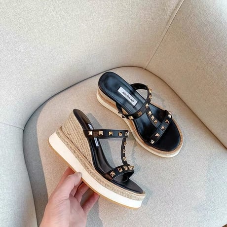 Genuine leather studs sandals