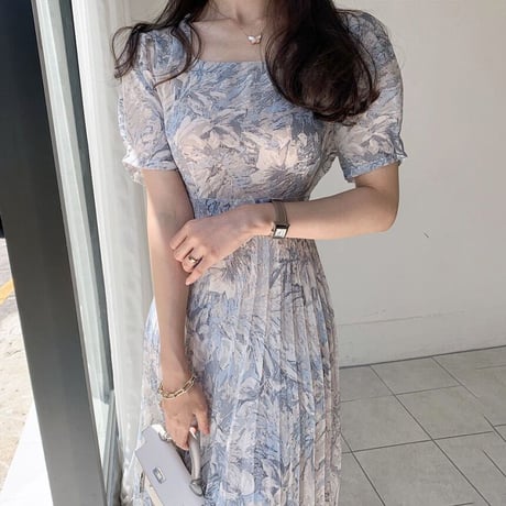 透け感プリーツワンピース