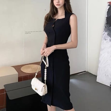 Sleeveless black onepiece