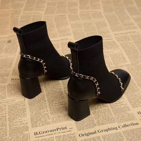 chain short boots