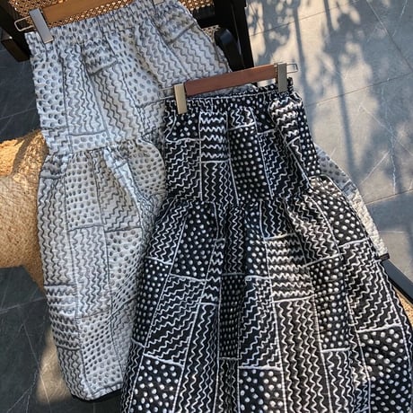 異柄 volume skirt