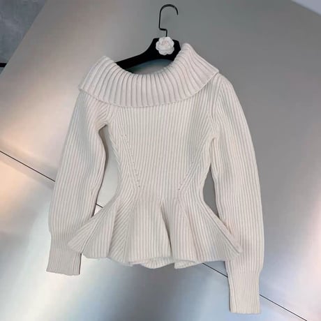 offshoulder peplum knit