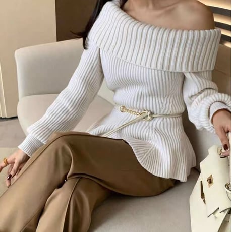 offshoulder peplum knit