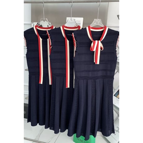 Ribbon sleeveless onepiece