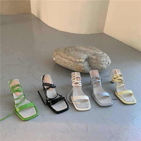 ストラップ サンダル