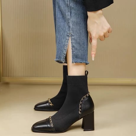 chain short boots