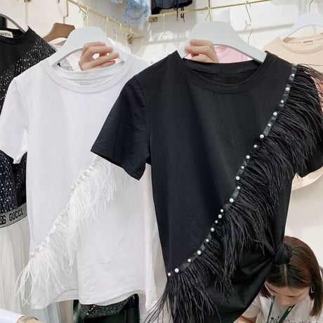 フェザー付きtシャツ